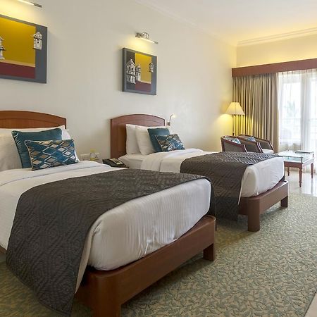 Hotel Naveen Lakeside Hubli Kültér fotó