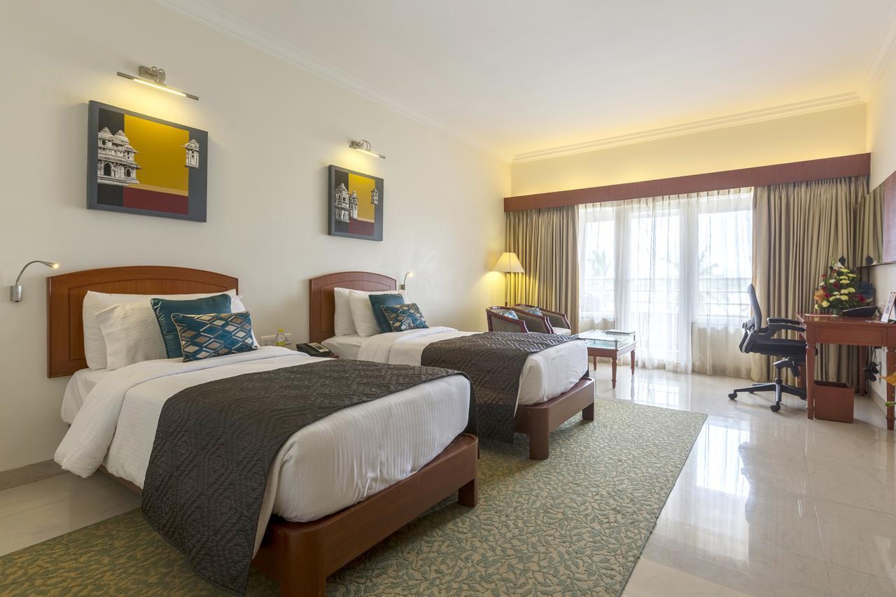 Hotel Naveen Lakeside Hubli Kültér fotó
