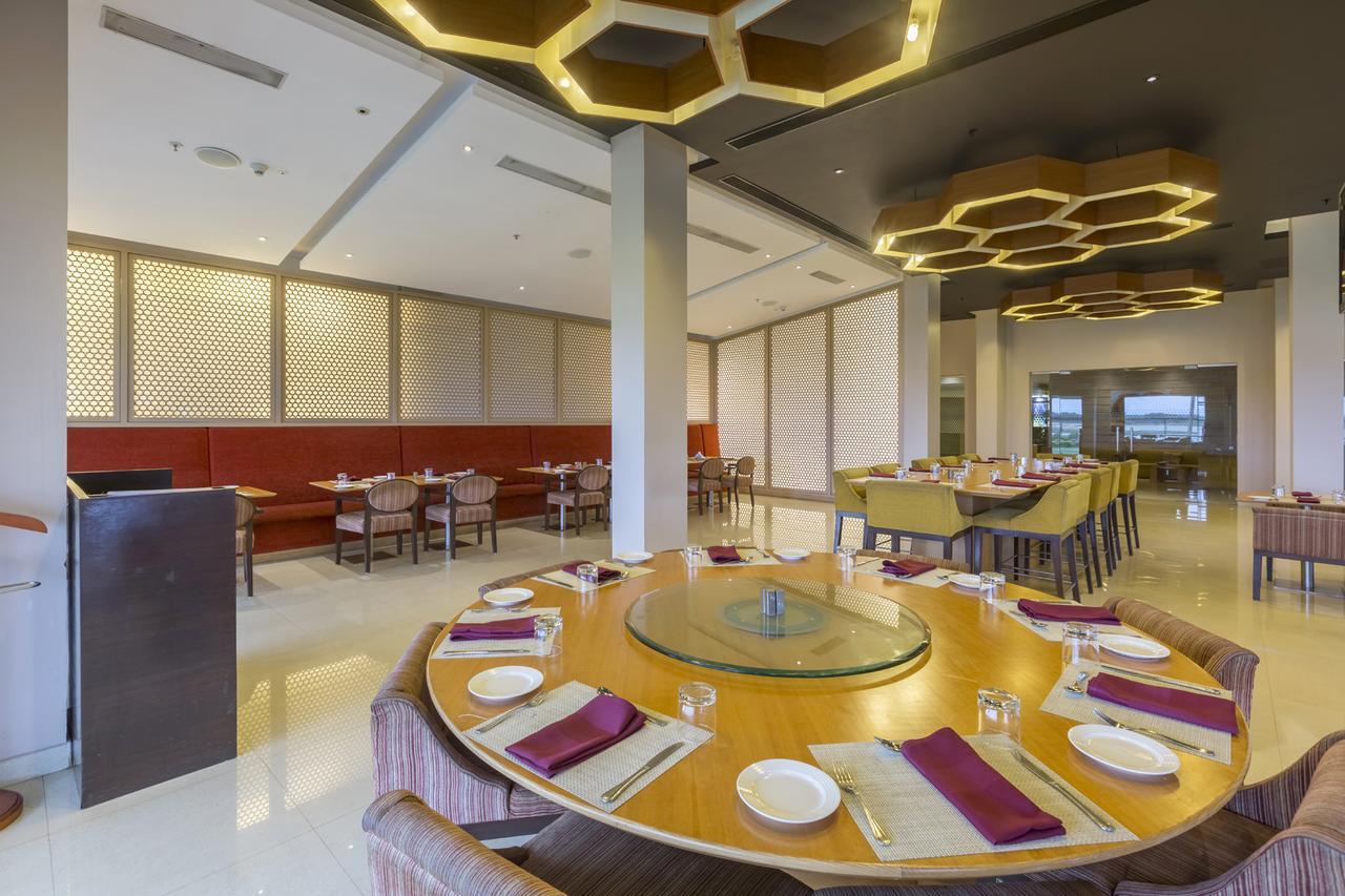 Hotel Naveen Lakeside Hubli Kültér fotó