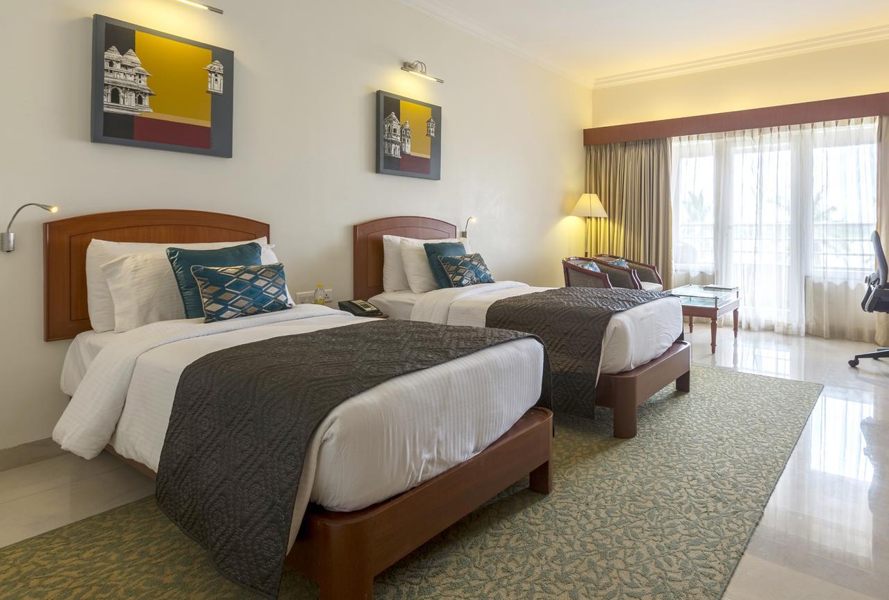 Hotel Naveen Lakeside Hubli Kültér fotó