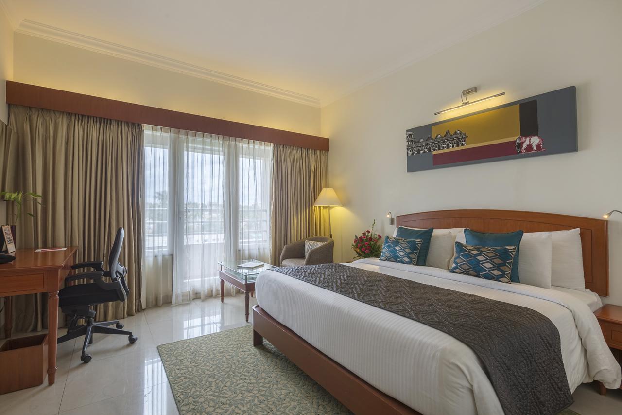 Hotel Naveen Lakeside Hubli Kültér fotó