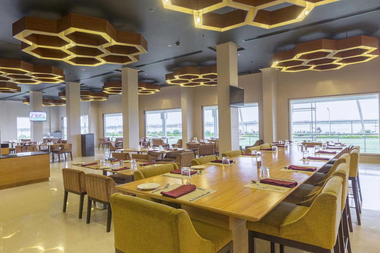 Hotel Naveen Lakeside Hubli Kültér fotó