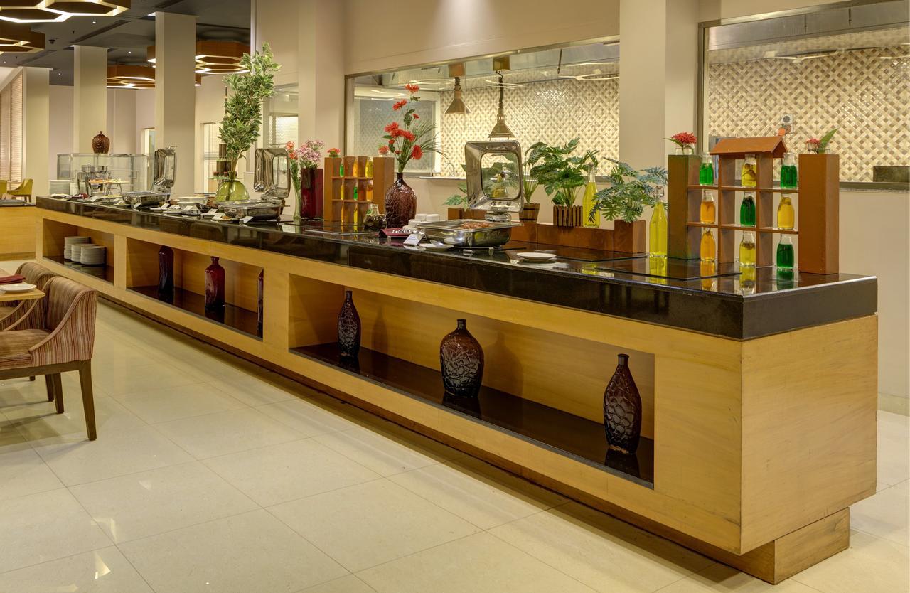 Hotel Naveen Lakeside Hubli Kültér fotó