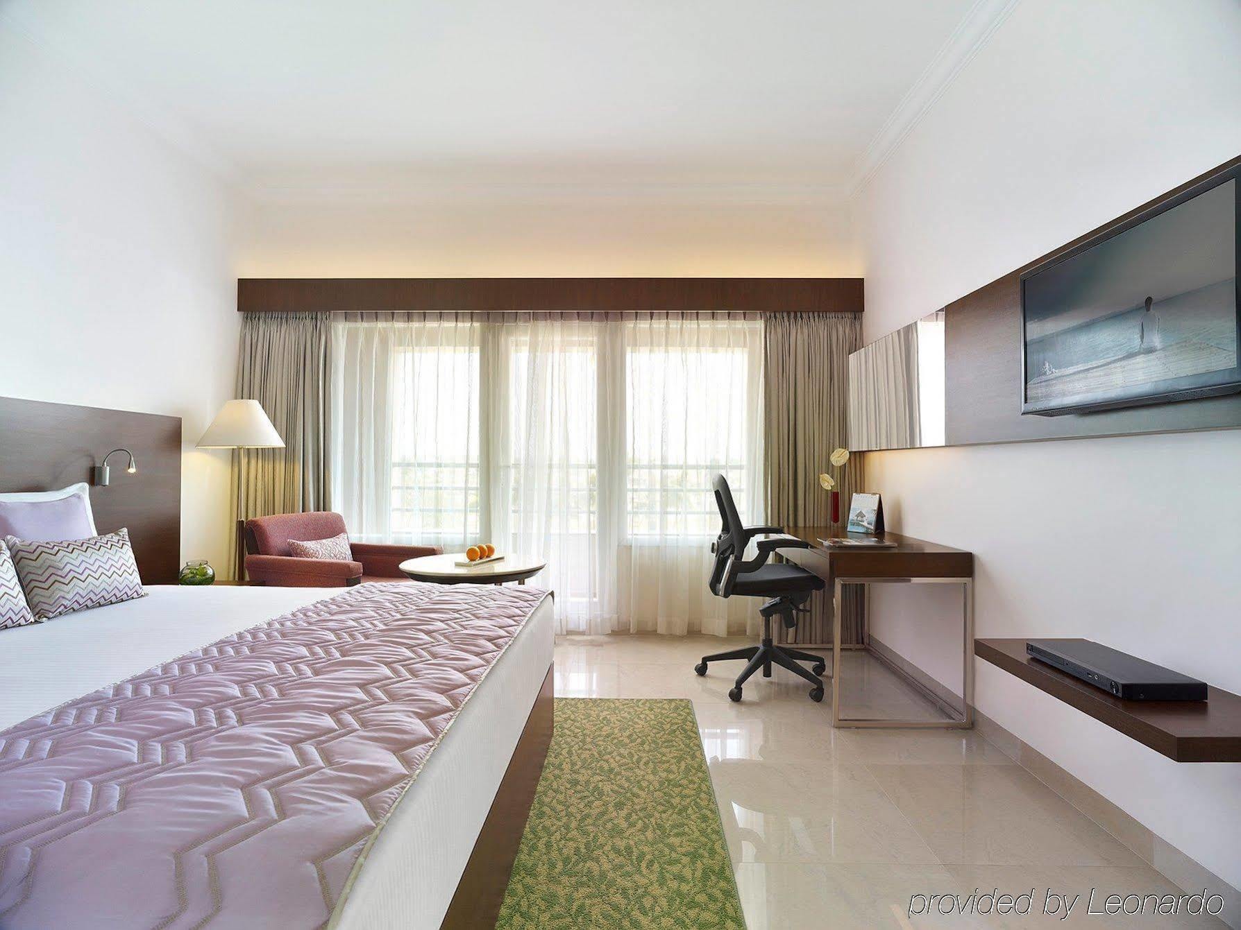 Hotel Naveen Lakeside Hubli Kültér fotó