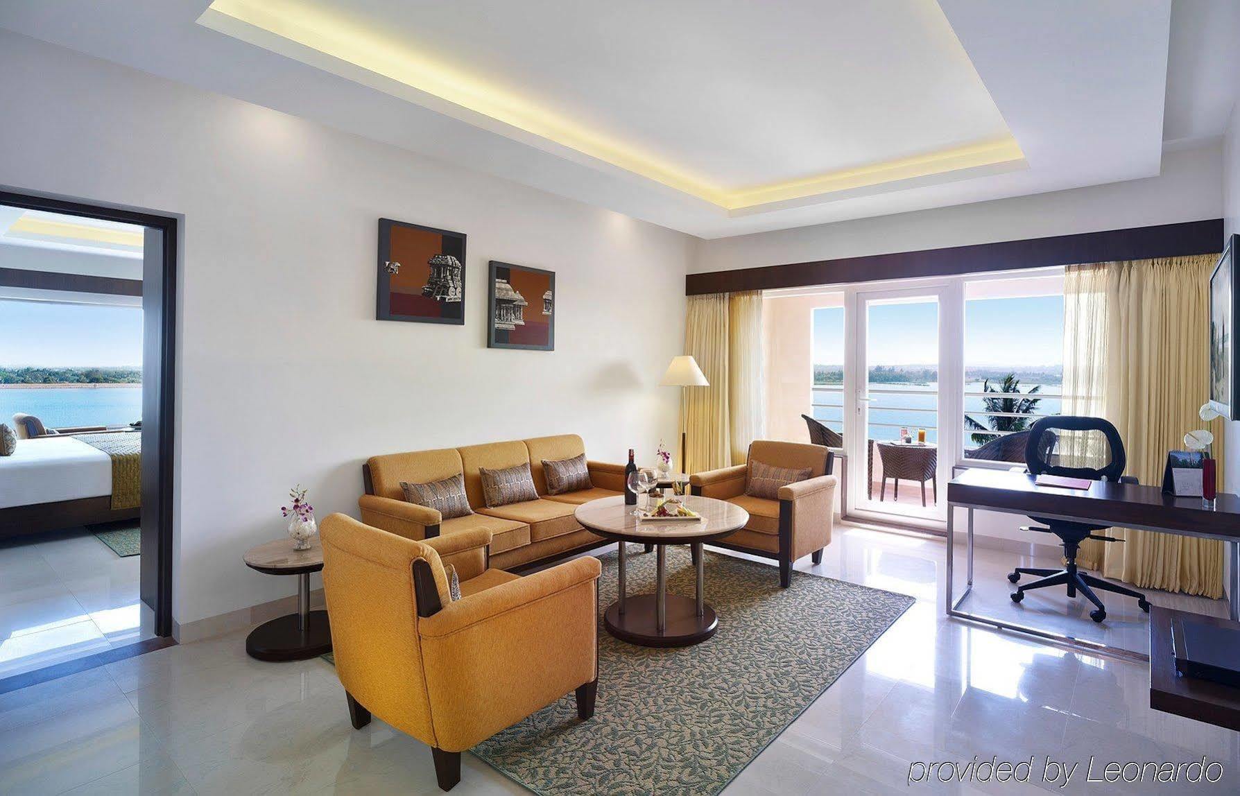 Hotel Naveen Lakeside Hubli Kültér fotó
