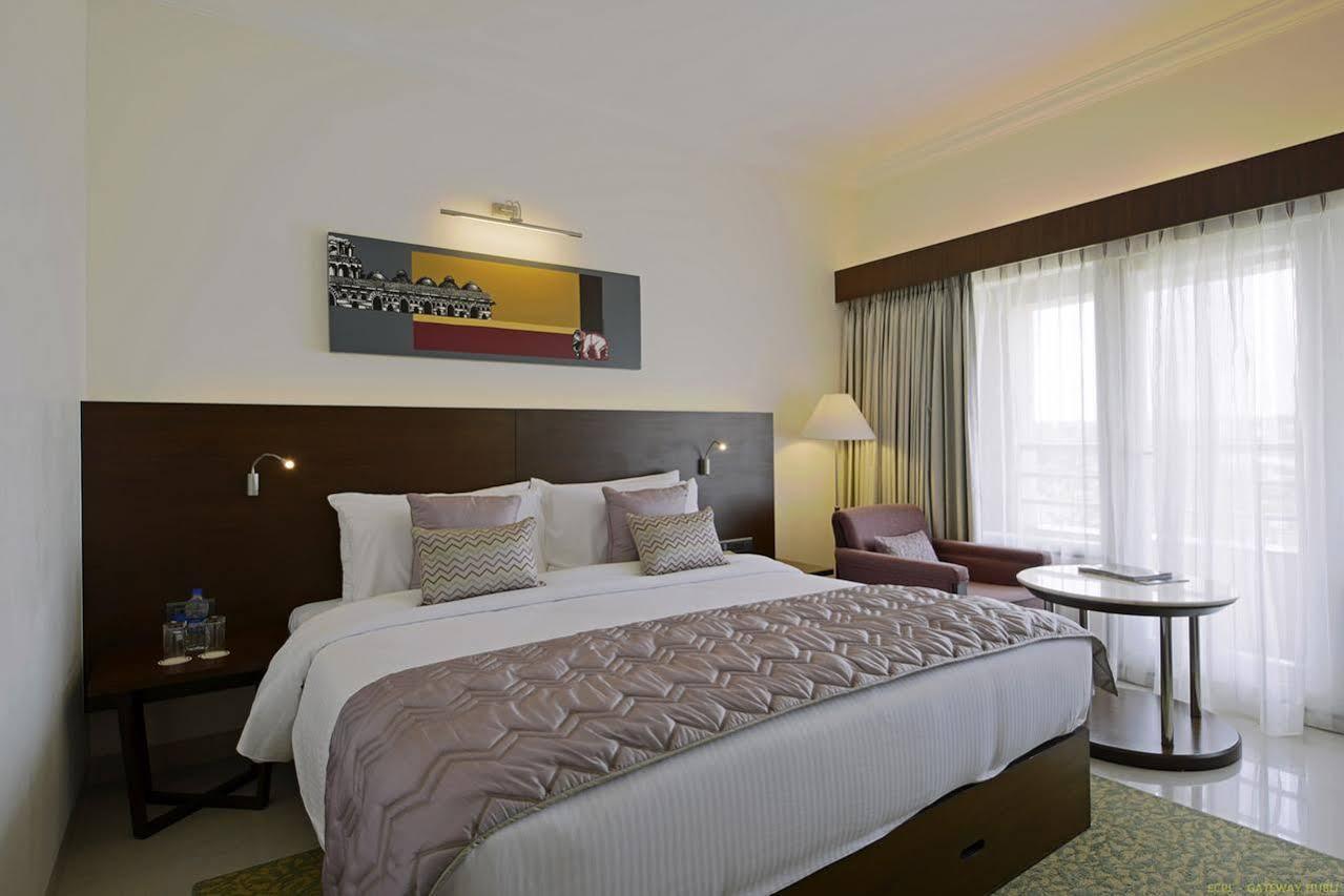 Hotel Naveen Lakeside Hubli Kültér fotó