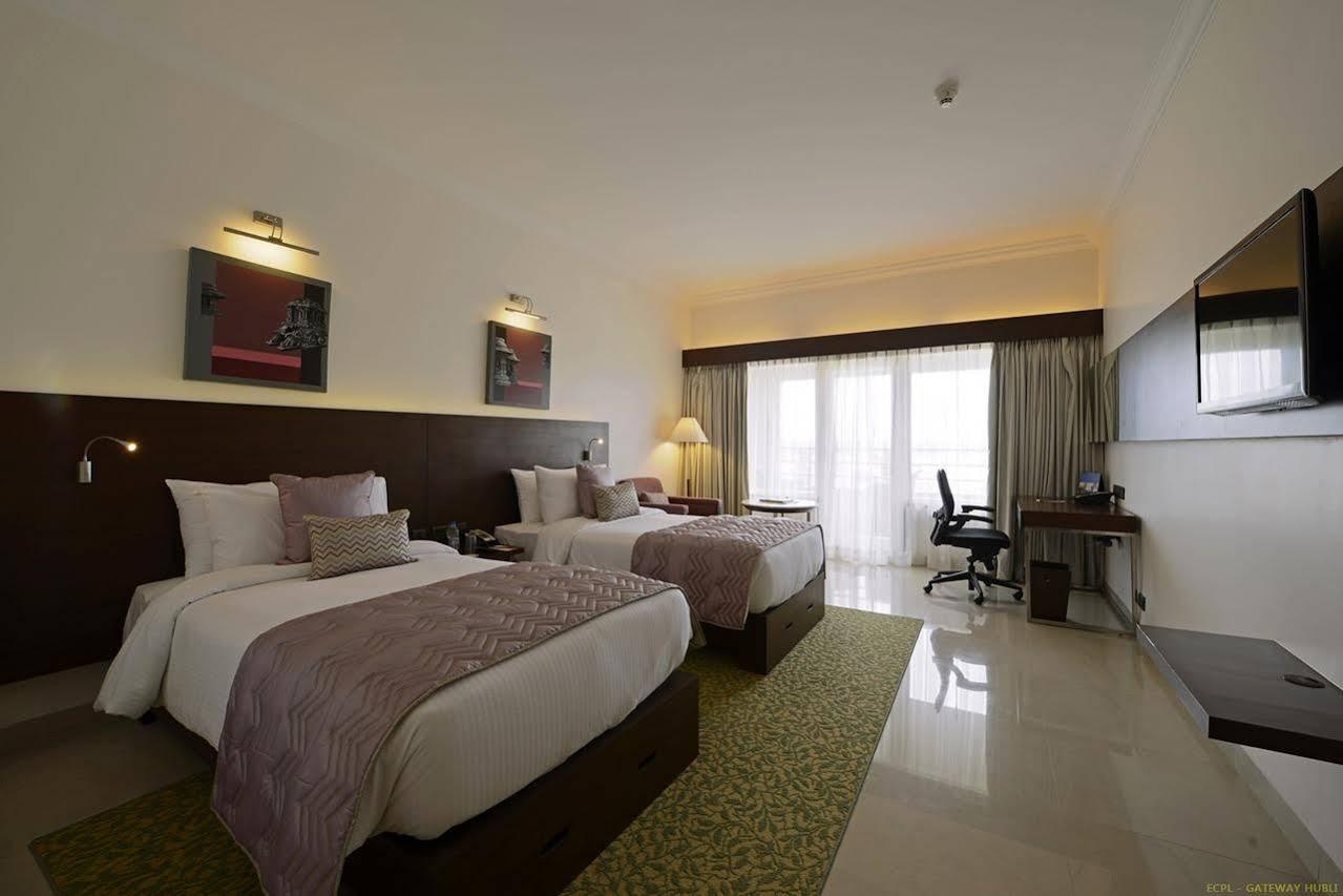 Hotel Naveen Lakeside Hubli Kültér fotó