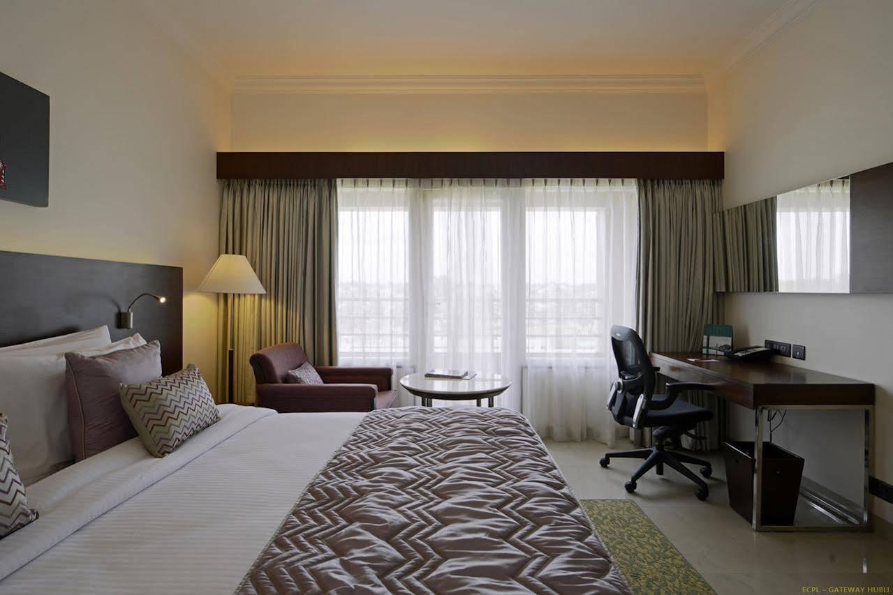 Hotel Naveen Lakeside Hubli Kültér fotó
