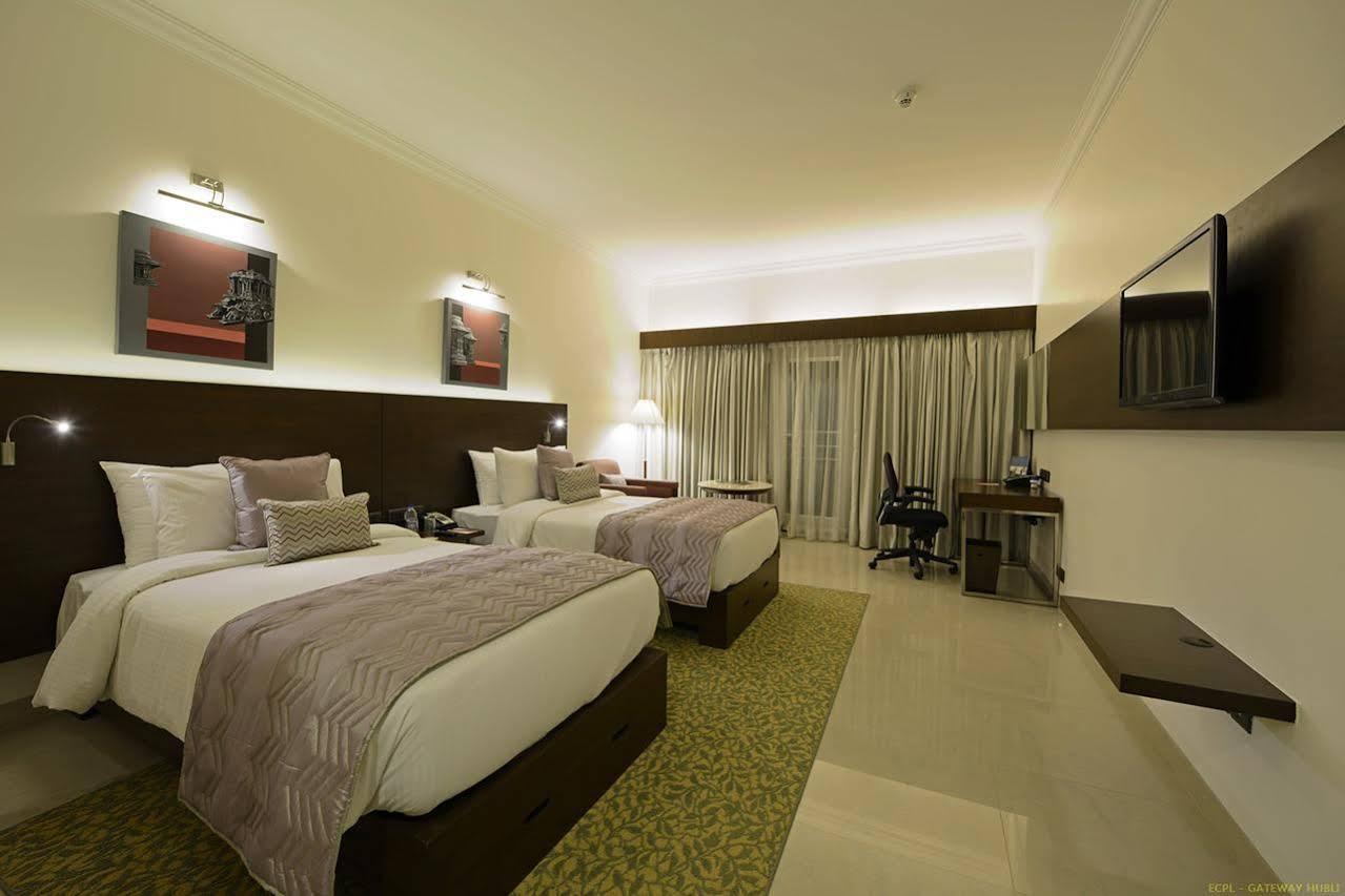 Hotel Naveen Lakeside Hubli Kültér fotó