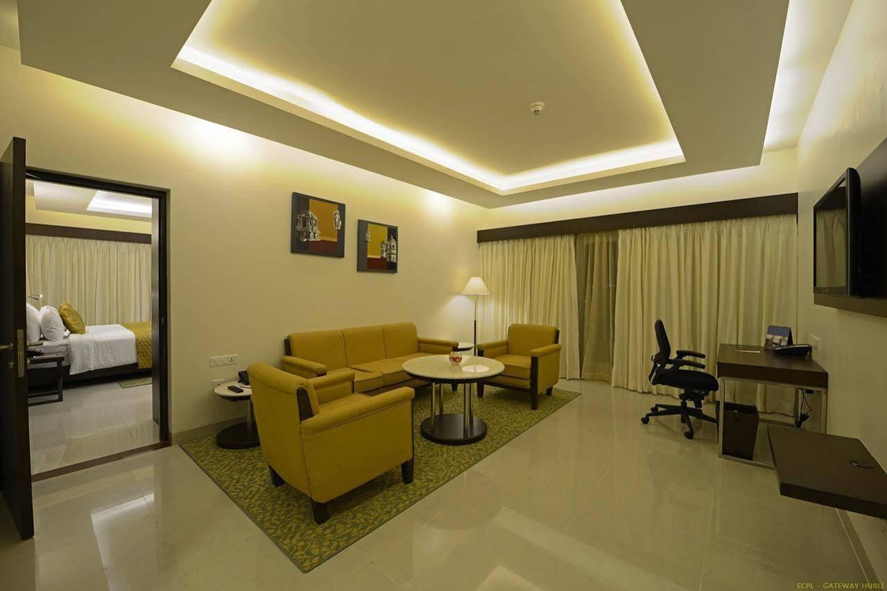 Hotel Naveen Lakeside Hubli Kültér fotó
