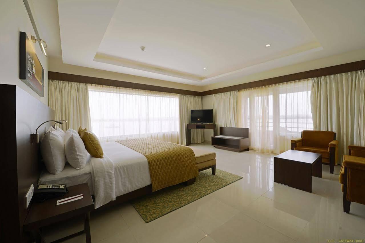 Hotel Naveen Lakeside Hubli Kültér fotó