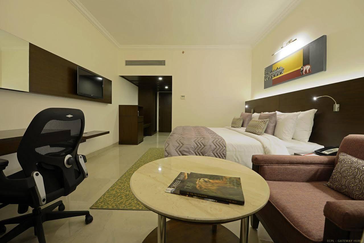 Hotel Naveen Lakeside Hubli Kültér fotó